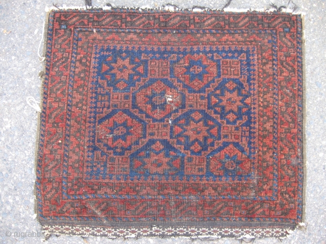 A nice little Belouch bag face Ca. 1900. Pretty much as pictured. Size is 25" x 22"   shipping extra            