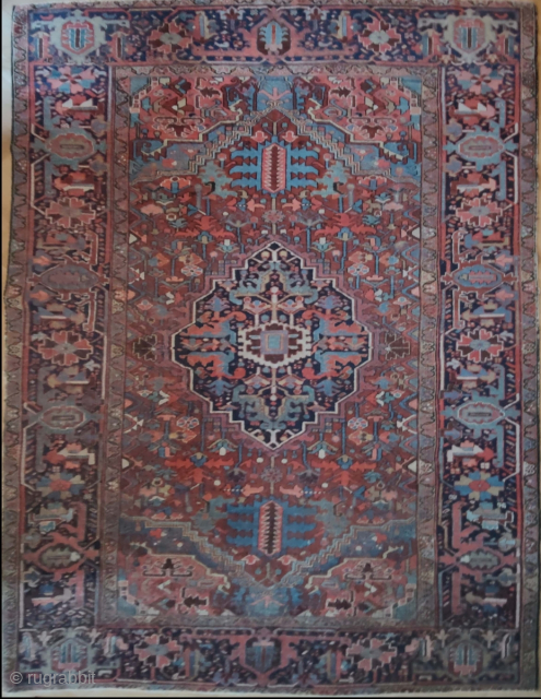 Tapis heriz. Circa 1920.
290x200cm.
Good condition                            