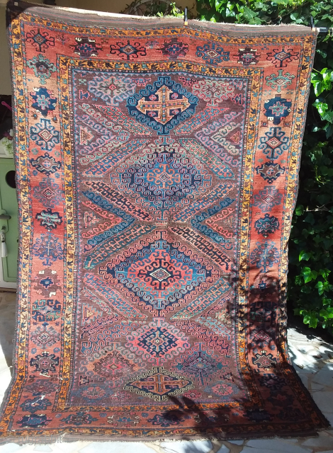 Rare Est Anatolia, circa 1850, delicate colors, 230 x 146, good velvet except one corner.
Contact via WhatsApp : +33 (0) 614362146            