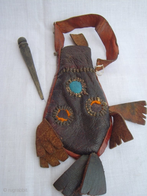 http://oldorientalcarpet.com/Morocco_Tuareg_artifacts.html                                