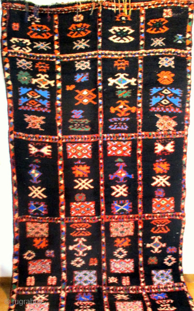 MOROCCAN BERBER HIGH ATLAS KILIM. The southern part of the High Atlas Moroccan mountain chain starts about 60 kilometres south of Marrakech and it is from the village of Ourika at the  ...