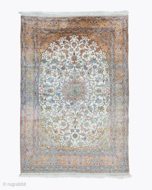 20th Century Kayseri Silk Carpet

Size:160×240 cm
Please send me directly mail.
galleryaydinrugs@gmail.com                       