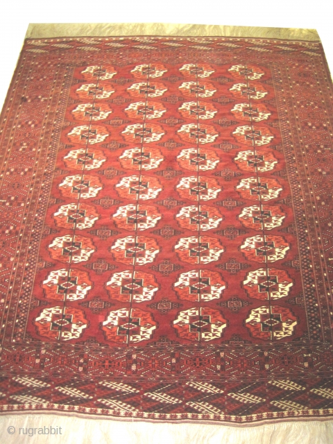 Tekke Boukhara Turkmen, semi antique, 232 x 270 cm, carpet ID: LUB-1
High pile in perfect condition, both edges are finished with 2 to 4 cm kilim, in its original shape.   