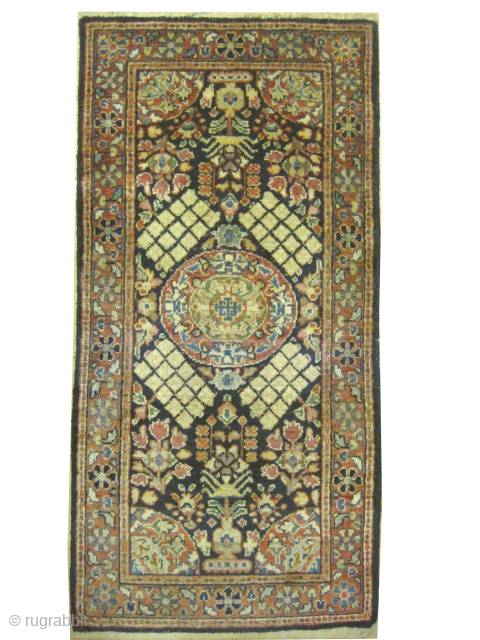 Mahal Persian antique, 78 x 158 cm,  ID: K-5687
The black knots are oxidized, the knots are hand spun wool, one edge is finished with 2 cm kelim, rare design, thick pile,  ...