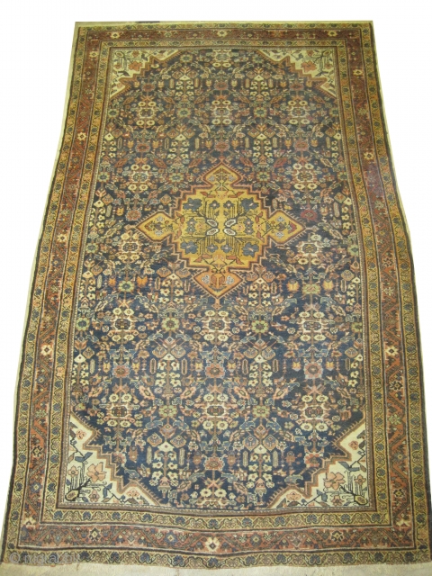 
Ziegler-Mahal Persian knotted circa in 1910 antique, collector's item, Size: 300 x 179 (cm) 9' 10" x 5' 10"  carpet ID: P-5718
The background color is indigo, the four corners are ivory,  ...