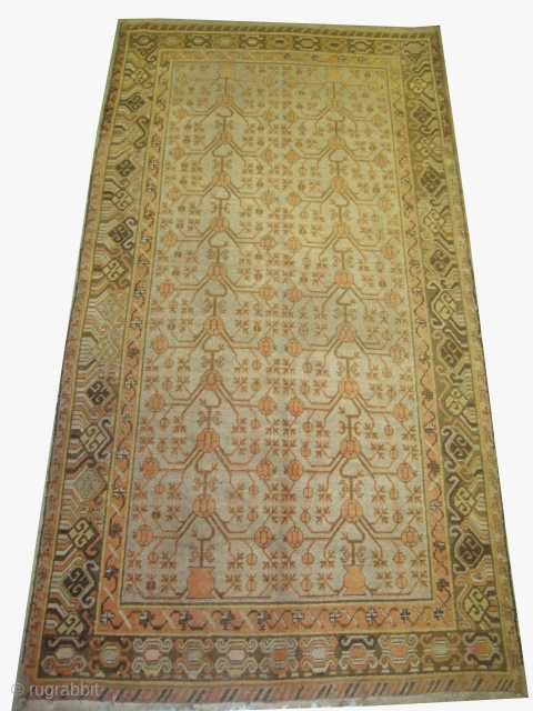 
Samarkand knotted circa 1910 antique, 163 x 312 cm, ID: P-4473
In good condition, high pile, the knots are hand spun wool, the black knots are oxidized, below edge is finished with 3cm  ...