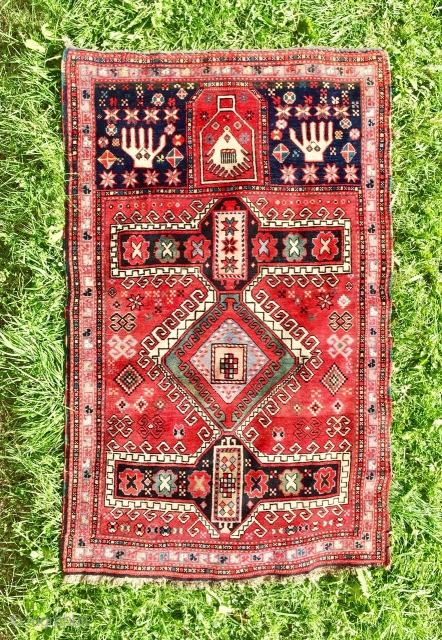 Description and origin: attractive Kazak Caucasian prayer rug.

Age: approx. 1920.

Dimensions: 164 cm X 104 cm.

Condition: overall excellent condition. Some limited wear and tear.          