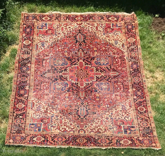 Description and origin: large Heriz carpet.

Dimension: appr. 354 cm x 274 cm.

Age: appr. 90 years.

Condition: overall good condition, some parts with low pile (see pictures).        