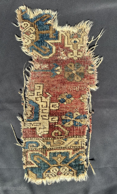 Golden triangle rug fragment, Anatolia (?), 18th c. (?), 23 x 56 cm, contact: matthaswohlgemuth@gmx.ch                  