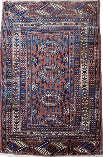 Old Turkmen with a composition of different turkmen tribes with a salor gul. Overall good condition. SIze m.1.66 x m.1.02 p.o.r.
            