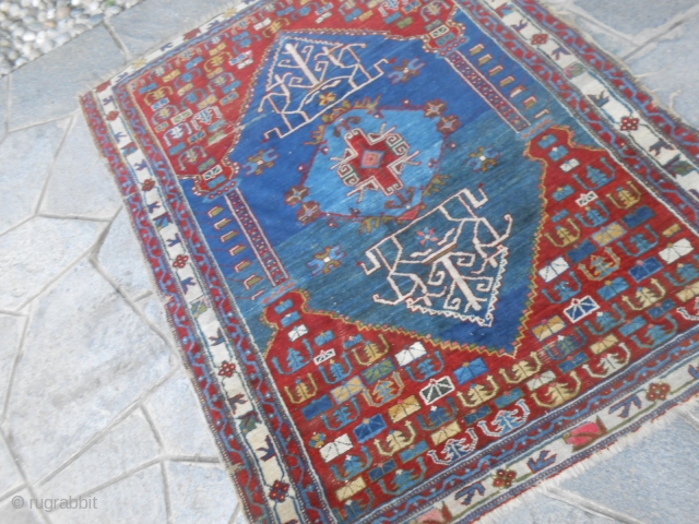 147 x 113 cm

ANTIQUE SHIRVAN original pattern.
This carpet has been knotted very fine.
Wool on wool = Natural dyes
Period last quarter XIX th century.
For the condition look the photos.
Other info or pictures on  ...