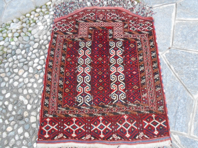 113 x 91 cm. is the size of this antique Turkmen SALATSHAK Youmut tribe. This piece
is in perfect condition, all wool and any problems. All natural dyes. Fine knot.
Shiny wool. For other  ...