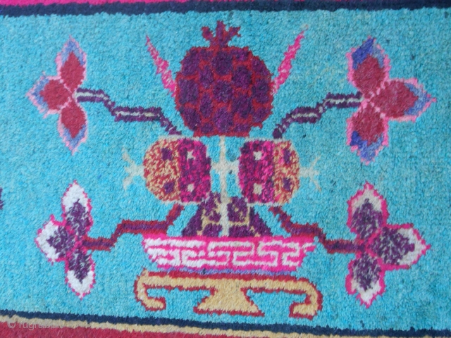 Khotan Oasi East Turkestan antique carpet.
Period: 1° quarter XX°th-century.
Size is:  271 x 150 cm = ft.8.88 x ft.4.92.

This very original and amazing piece has
been knotted with a singular design.
Condition all PERFECT.  ...