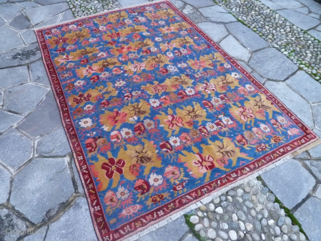 217 x 147 cm
Oriental carpet knotted in CAUCASUS region of KARABAGH.
All wool and in very good condition.
Amazing piece and very original for the color blue-sky.
More pictures or info on request.

Greeting from COMO  ...