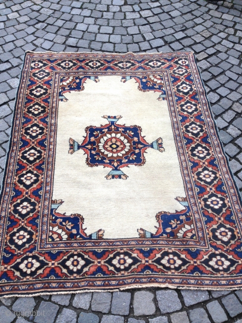 Nice and decorative Semnan(?) rug, size is 170 x 130cm.                       
