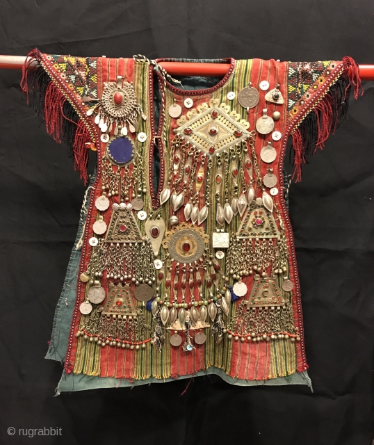 Turkmen tekke vintage handmade baby kaftan 

Size: 
Height : 50 cm
Lenght : 35 cm

Vintage Traditional Nomad child ceremonial dress & vest a child would wear and The Dress is decoreted by hand  ...