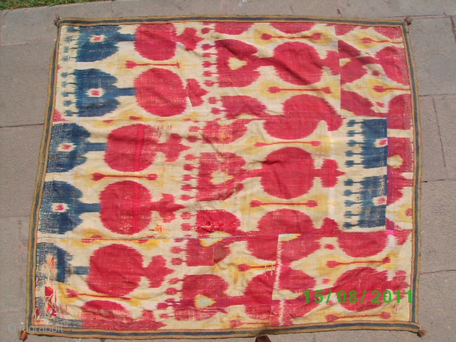 ikat                                