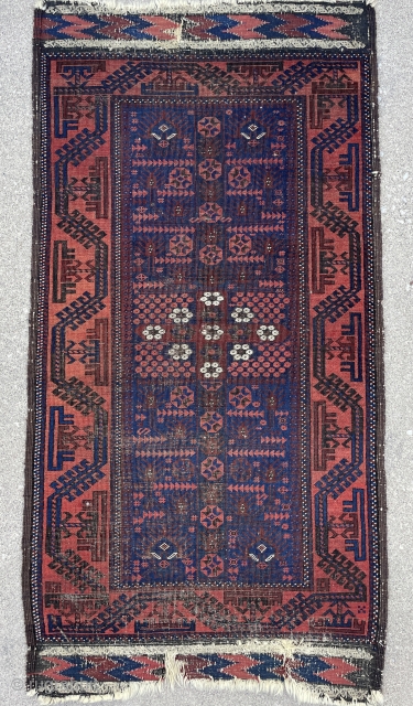 Timuri Baluch Rug with rare field pattern we don't see often, low pile, nice kilim ends and original selvages. - 2'9 x 5'3 - 83 x 162 cm     