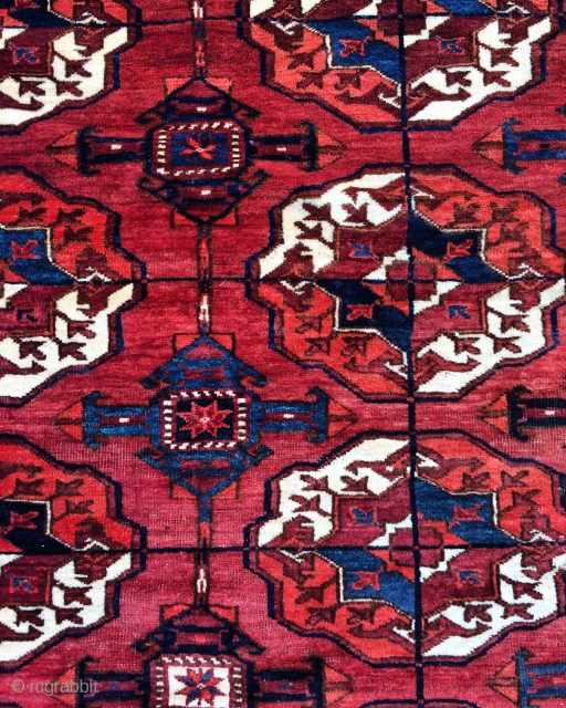 Tekke Turkmen Main carpet - mid 19th c. - 6'3 x 8'3 - 190 x 250 with kilim ends.              