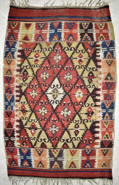 Small Central Anatolian "Elibelinde" Kilim with all natural colors including aubergine and shades of apricot/orange in good condition, probably 3rd quarter of 19th c. 3'0 x 4'10 ft. - 92 x 147  ...