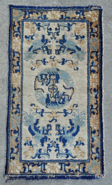 Ningxia rug - 18th c. - 25" x 44" - 64 x 112 cm.                   