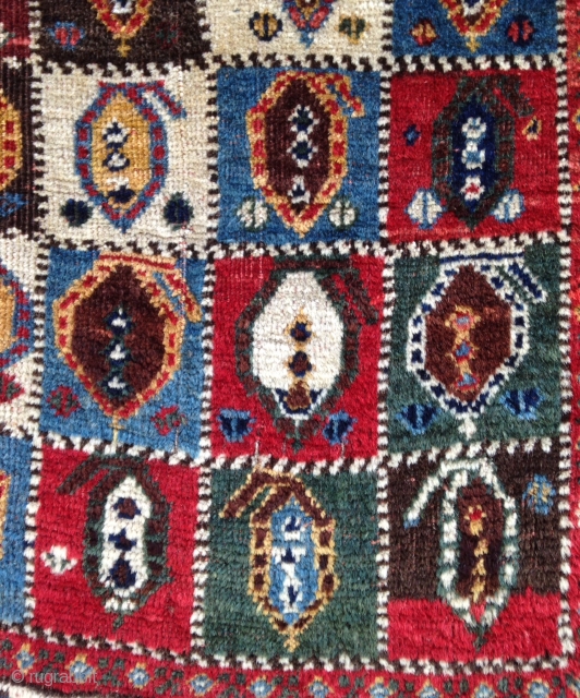 Pretty small Qashqayi rug with variant forms of Boteh in cartouches .
Very nice colors and wool . Condition as photos. please don't ask for more details ! thanks.
Size : 115x85cm 
Price :  ...