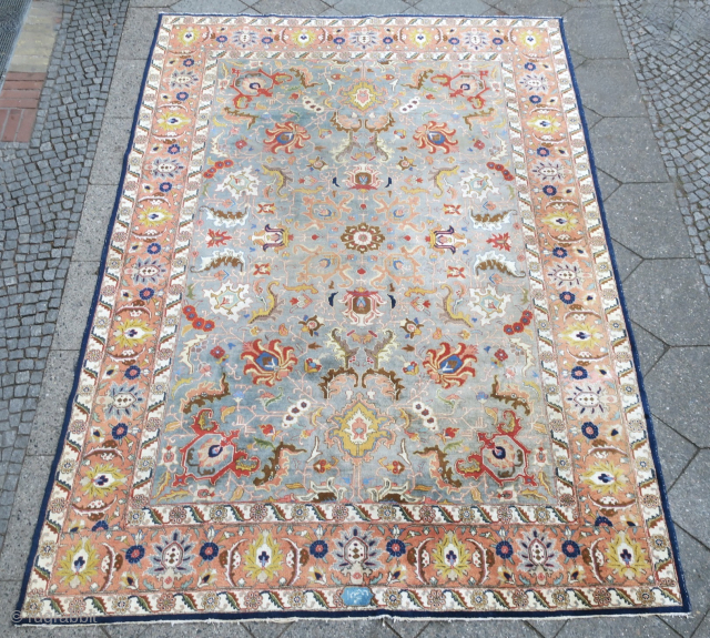 Antique Tabriz rug dating from about 1920 with an allover 'Shah Abbas' design that's generously spaced giving the rug an open and relaxed look.
Signature cartouche at one end.

Modern Times
moderntimesberlin.com
email: moderntimesberlin@web.de
tel: +49 (0)173  ...