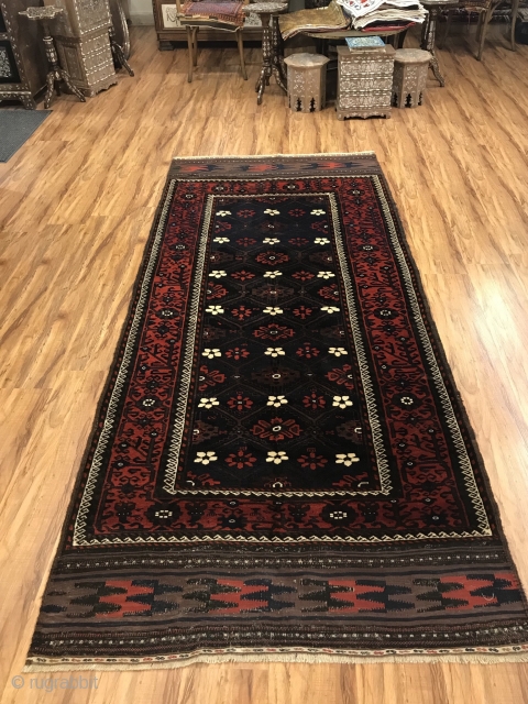 Antique Baluch Natural Colors and very good condition 
Size 280x120                       