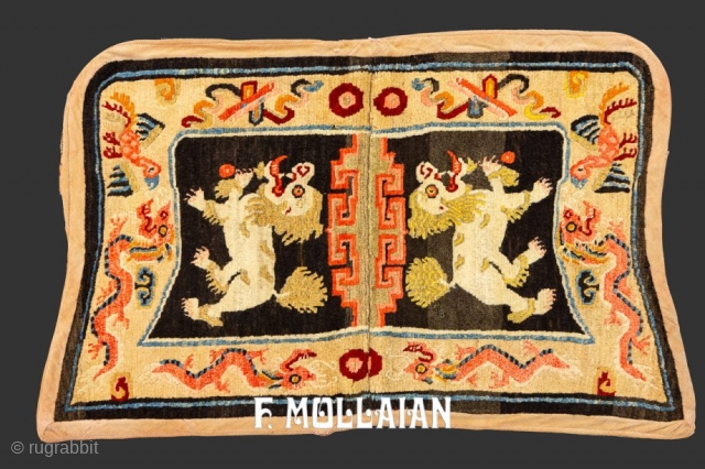 Antique Tibetan Saddle Rug with Fu-Dog Motif, 19th Century

98 × 57 cm (3' 2" × 1' 10")

An interesting and special piece.            