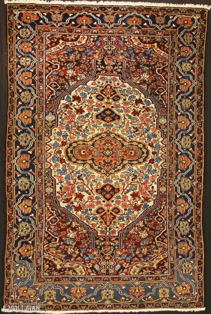 Beautiful Antique Persian Bakhtiari Rug, ca. 1940
231 × 153 cm (7' 6" × 5' 0")                  