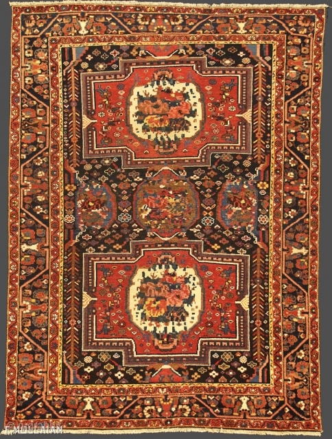Beautiful Antique Persian Bakhtiari Rug, ca. 1940,

207 × 155 cm (6' 9" × 5' 1"),

VERY GOOD DEAL ONLY FOR LIMITED TIME.

Price for Extra EU citizens/UE Companies: €1,024.59      