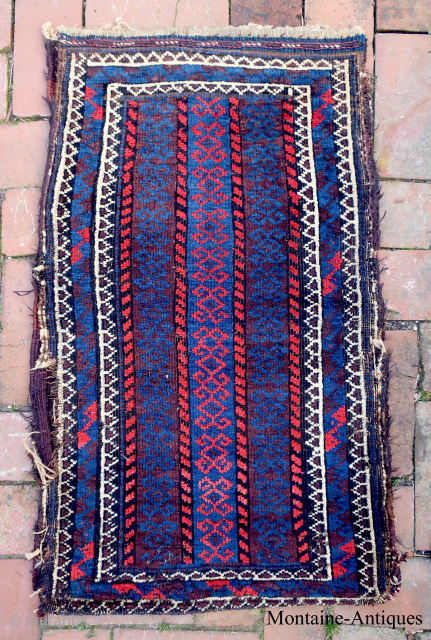 Baluch Balisht Full Bag circa 19th cent--  approx 20 x 33”


Linear field with single medallion and animal figures in corners. Tawny striped back. Possibly Khorasan area.  Well used — as-found/unrestored.  ...