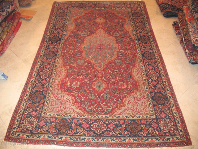 SARUK CIRCA 1900
Perfect condition 
Rare Design 
Good weaving
SIZE :  127 X 212                    