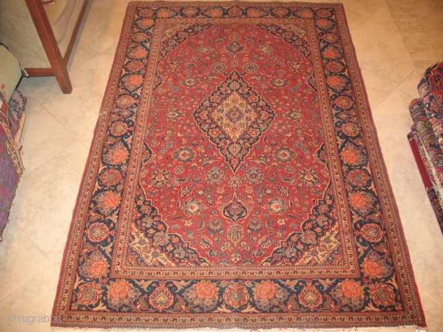 ANTIQUE KASHAN CIRCA 1900
Excellent Condition
Repairs at the top
size : 133 X 202 
ITEM NO. 41                  