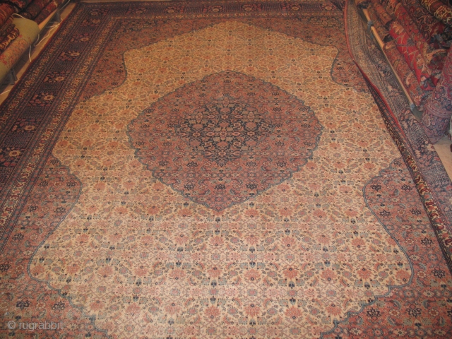 TABRIZ HAGI GALILI
PERFECT CONDITION
CIRCA 1900 
SIZE : 350 X 485
ITEM NO. 119                     