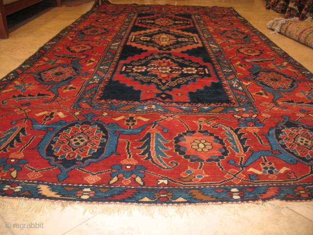 An antique kuba rug very wide border.mint condition graet colors,late 19 ch size 135-280cm                   