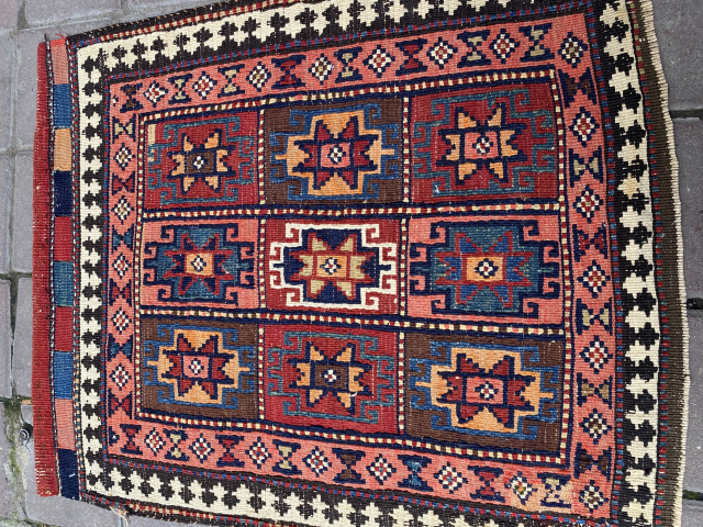 Sahsawan rug
Size:059x064
1090
E-mail: mkose73@hotmail.com                              