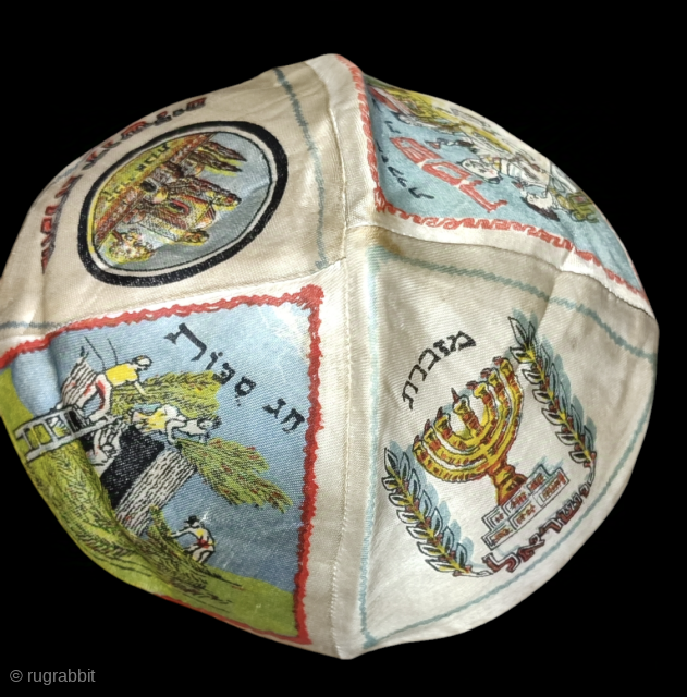 Jewish kippah. Silk top, lining linen.
Size: 44cm in circumstances.                        