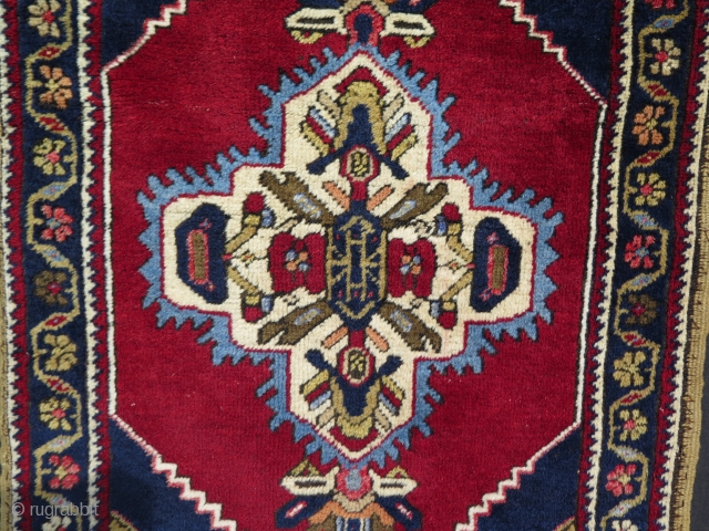 Anatolian Tashpinar yastik. Great soft wool. 
Size:  59 cm x 95 cm.                    