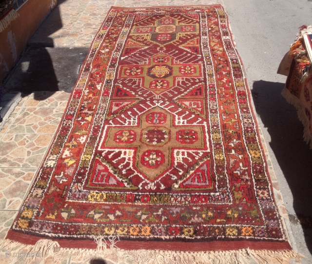 A beatiful Kemerhisar/Cappadokia carpet with some synthetic colors over 100 years old
344x130 cm                    