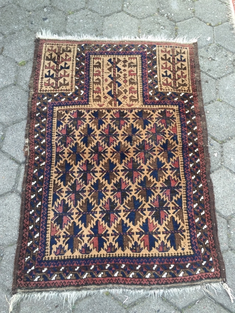 Antique camel ground Baluch prayer rug, unusual design. Beautiful collector´s piece. Size : ca 130cm x 90cm / 4'3'' x 3'ft
            