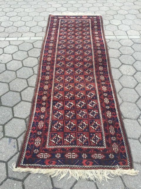 Large antique Baluch rug with a Turkmen inspired Aina gul design, size: ca 280x100cm / 9'2''ft x 3'3''ft               