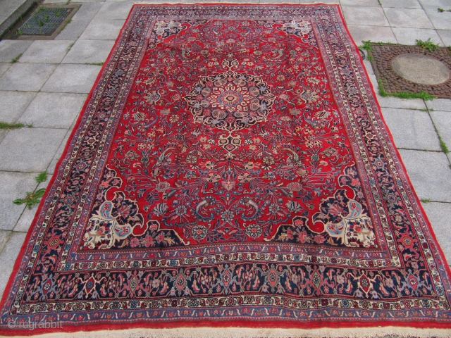 Semi-Antique Persian Bidjar carpet . Decorative carpet of good quality and excellent condition . Size : ca 320cm x 210cm ( 10'5''ft x 6'9''ft )        