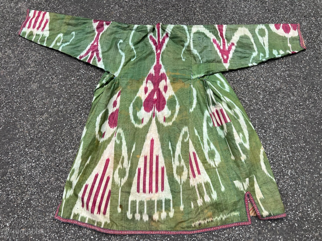 A very nice Antique Central-Asian Ikat chapan http://www.najib.de you can also contact us through WhatsApp / telephone: +491778850135               