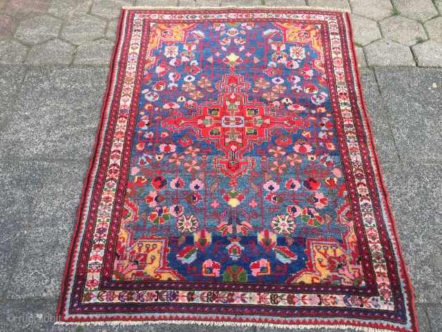 Fine antique Persian Bakhtiary rug, beautiful sky-blue ground color. Size: 147x105cm / 4'9''ft x 3'5''ft                  