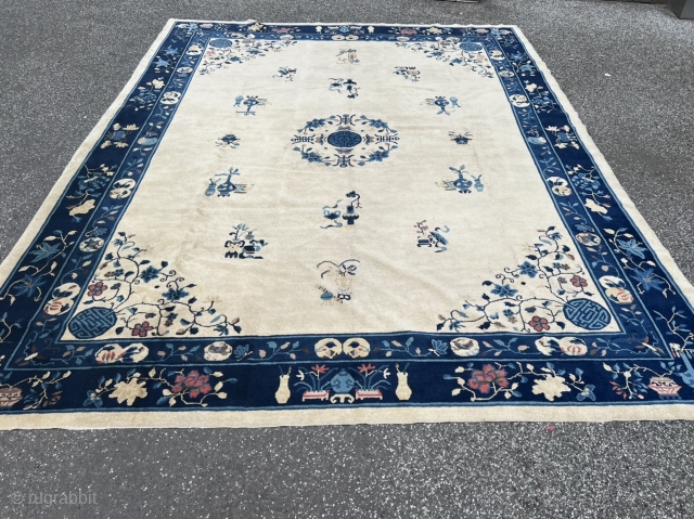 Antique Chinese Peking carpet, very nice ivory ground color. Size: ca. 355x280cm / 11‘7ft by 9‘2ft                 