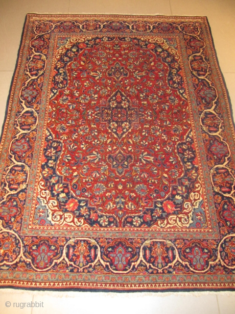 j) Kashan Persian rug, 20th century, perfect condition
size: 185 X 135  /  6' X 4'                