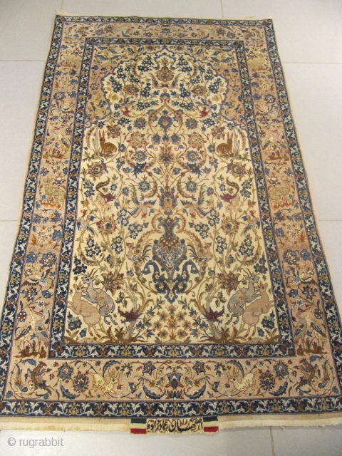 l) Isphahan Persian rug, 20th century, perfect condition
size: 175 X 105  /  5' X 3'                