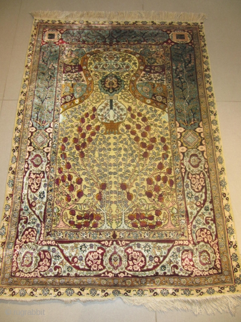 o) Heeke Silk anatolian rug, 20th century, perfect condition
size: 160 X 110  /  5' X 3'               