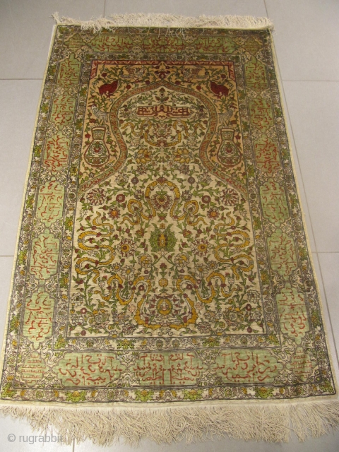 af) Hereke silk prayer antique rug, 19th century, perfect condition
size: 160 X 105  /  5' X 3'              